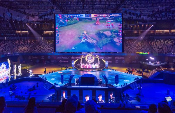 而精彩的比 而精彩的比